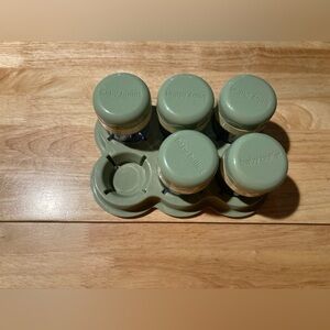 Baby bullet accessories- 6 containers with 2 freezer trays & silicone tray